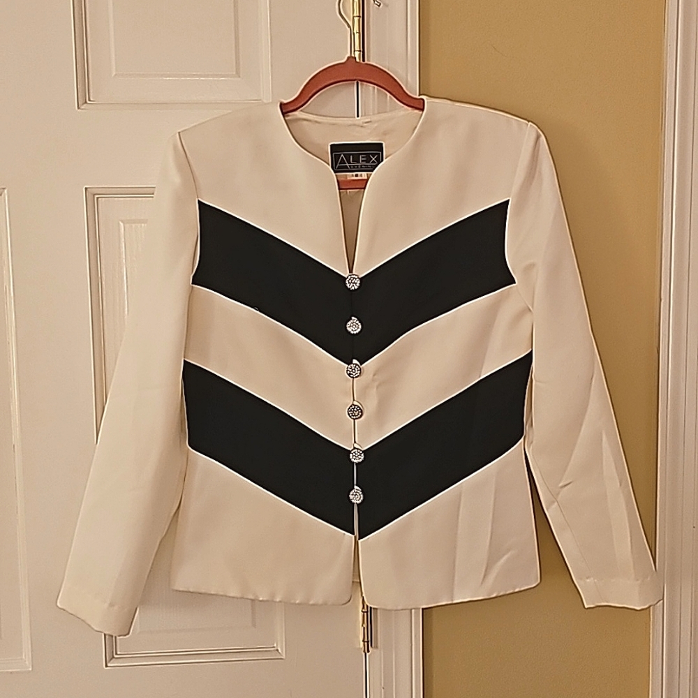 ALEX EVENINGS black and white jacket with crystal buttons, size 8
